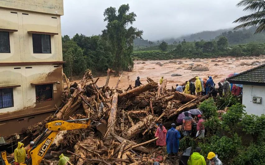 Wayanad Kerala News : केरल के वायनाड में भूस्खलन; अब तक 11 लोगों की मौत, सैकड़ों मलबे में दबे