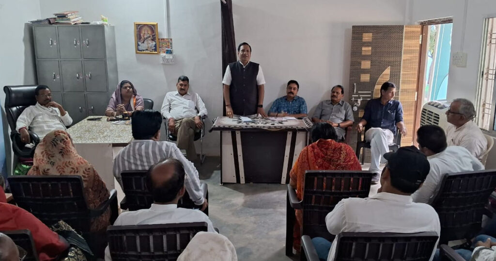 कांग्रेस का एक दिवसीय धरना: टीएस सिंह देव के नेतृत्व में कार्यकर्ताओं और पत्रकार के खिलाफ हमलों का विरोध..